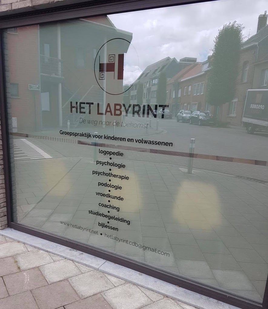 Voorgevel van praktijk in sint - Kruis
