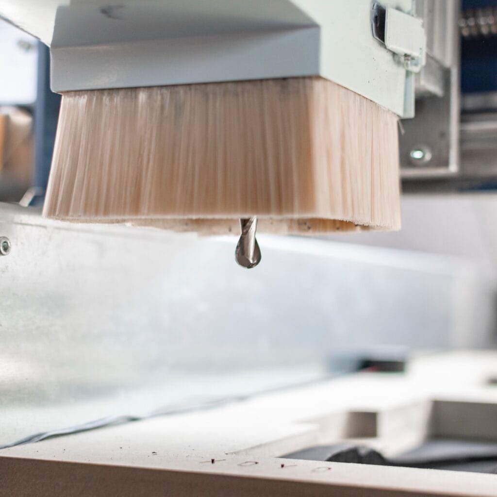 Zolen op Maat 4 De freesmachine freest zolen op maat uit een blok
